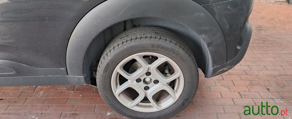 2019' Citroen C4 Cactus photo #2