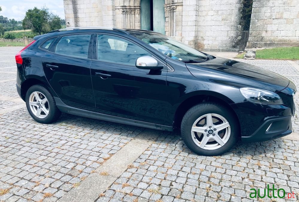 2013' Volvo V40 Cross Country photo #1