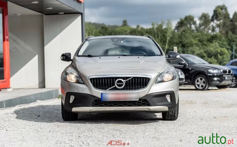 2017' Volvo V40 Cross Country 2.0 D2 photo #4