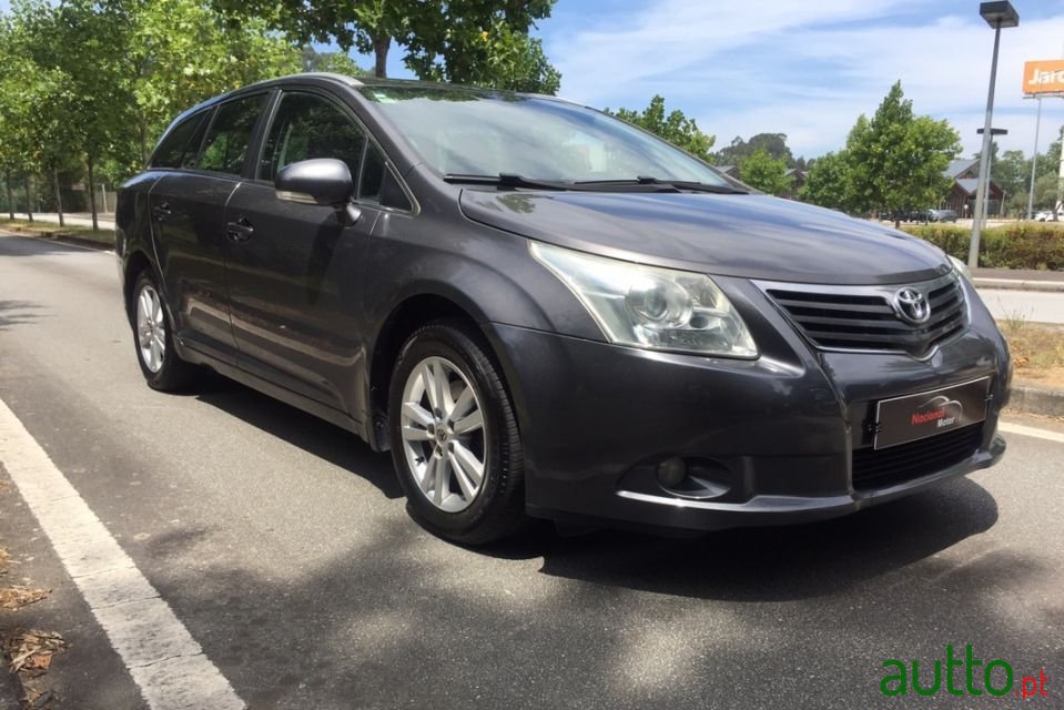 2009' Toyota Avensis Sw photo #3