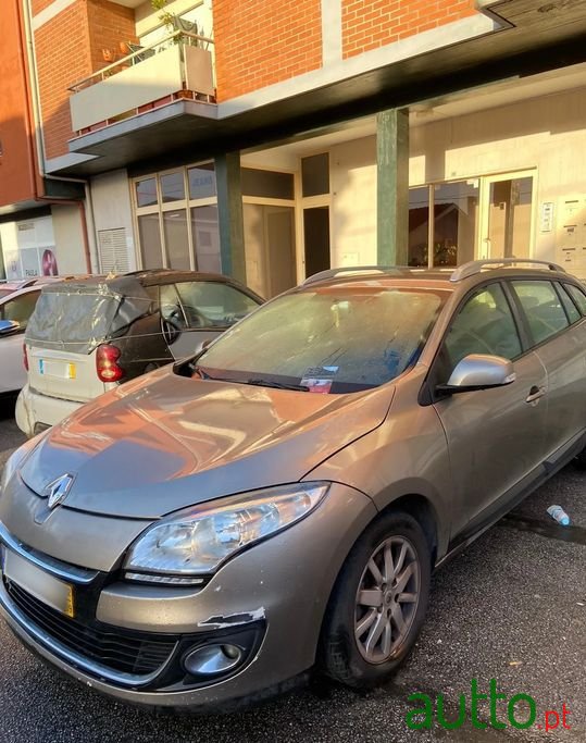 2012' Renault Megane Sport Tourer photo #2