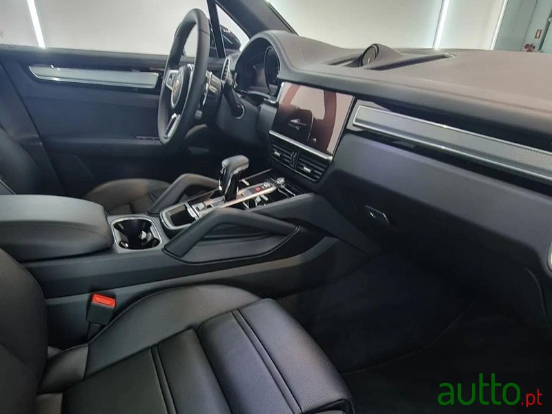 2022' Porsche Cayenne photo #5