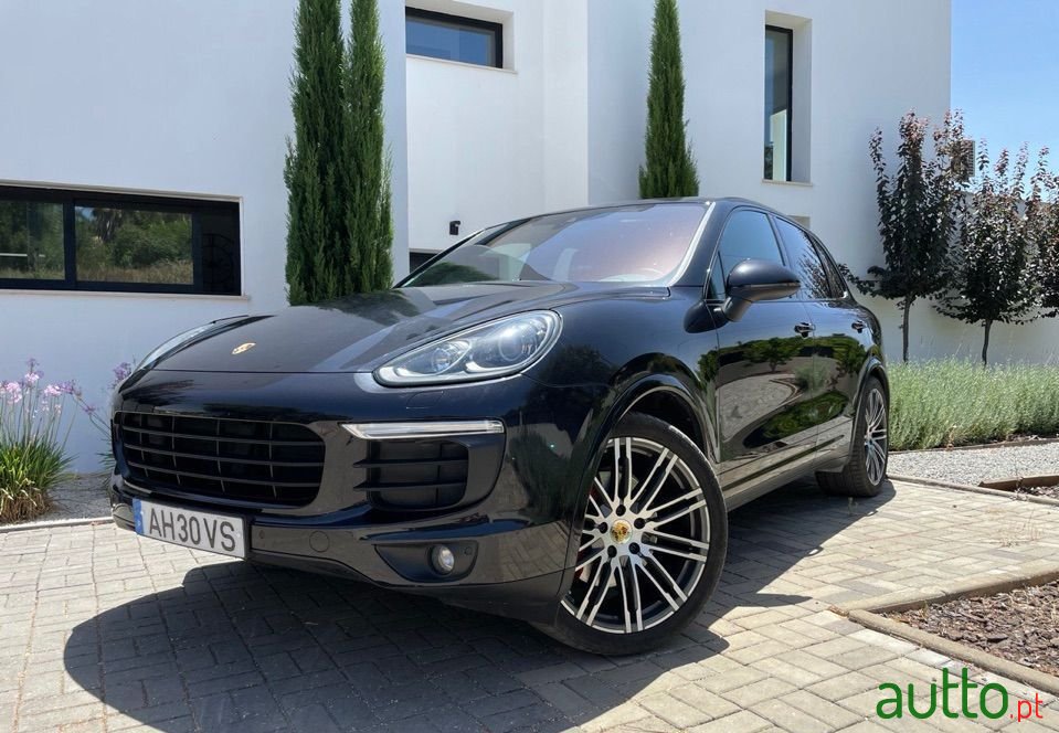 2015' Porsche Cayenne photo #1