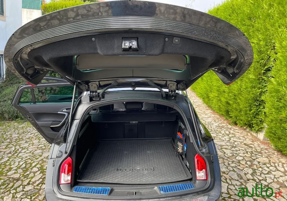 2012' Opel Insignia Sports Tourer photo #6