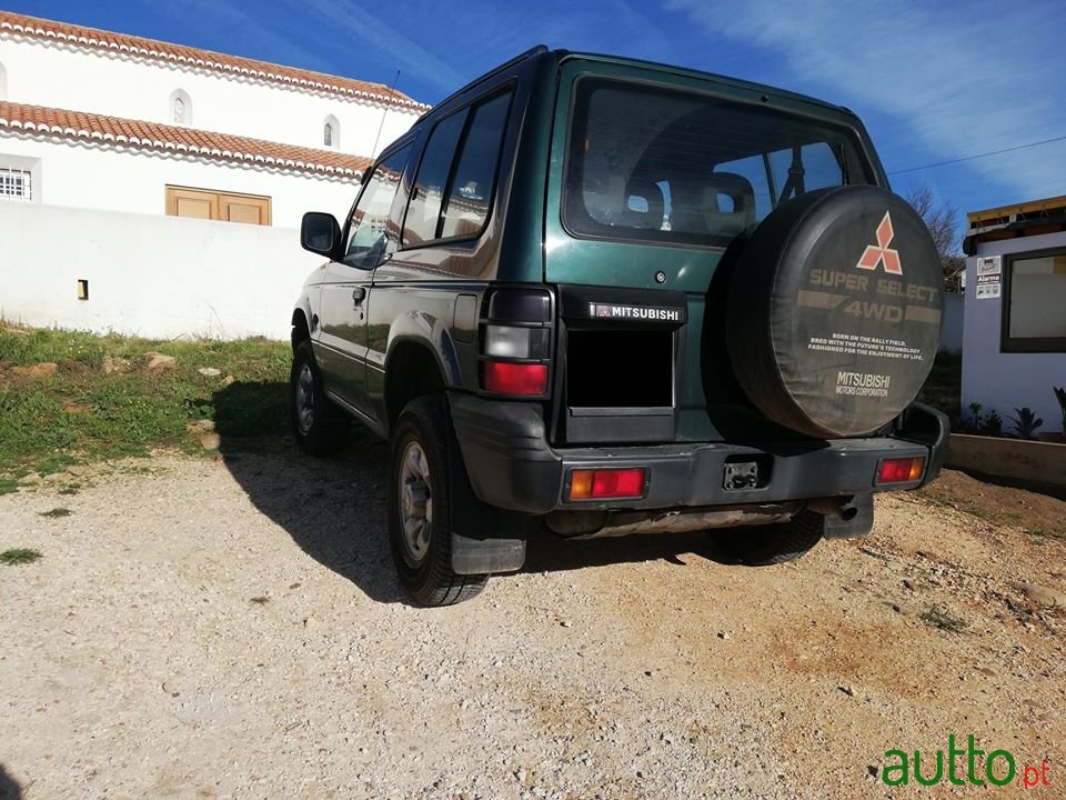1997' Mitsubishi Pajero GLX photo #5