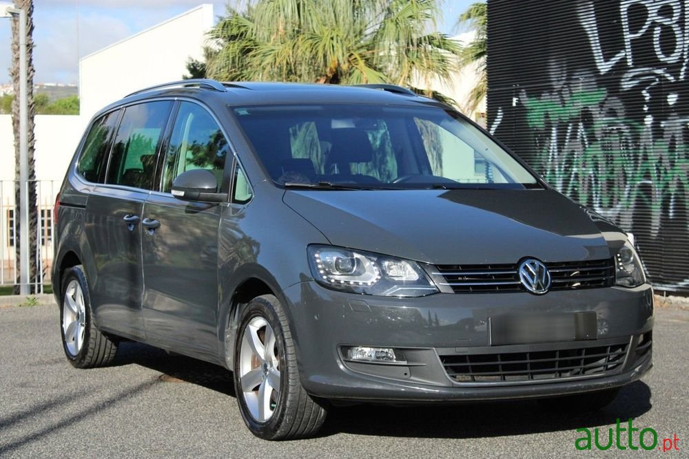 2011' Volkswagen Sharan 2.0 Tdi Highline photo #3