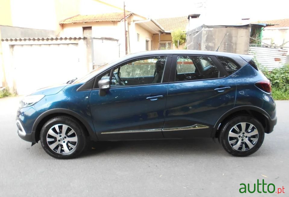 2019' Renault Captur photo #3