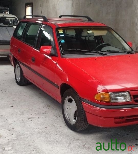 1993' Opel Astra Caravan photo #1