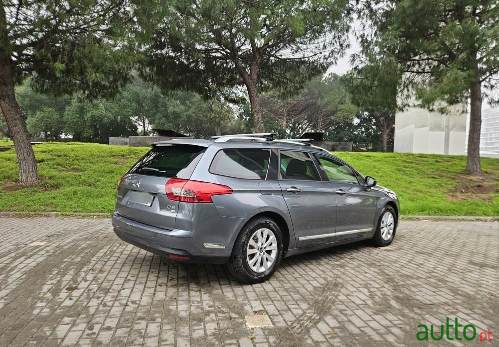 2011' Citroen C5 Tourer photo #6