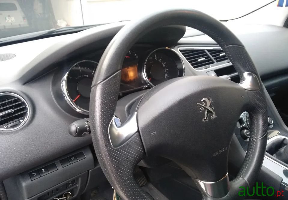 2016' Peugeot 5008 photo #5
