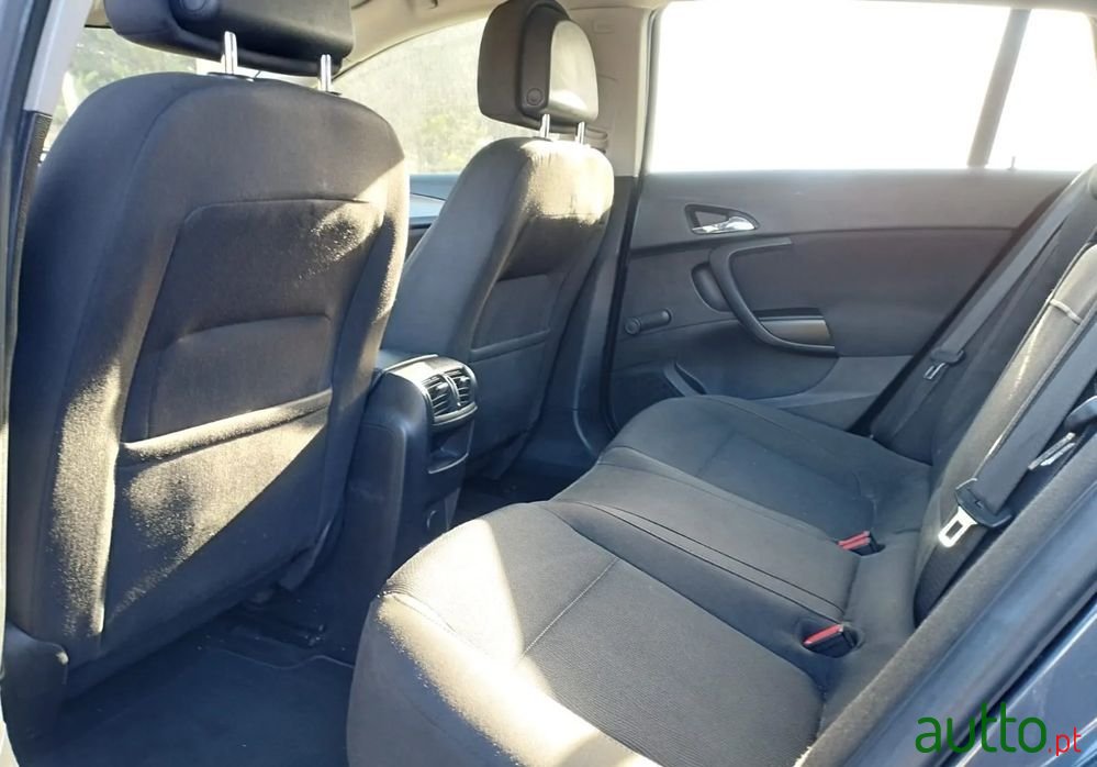 2010' Opel Insignia Sports Tourer photo #6