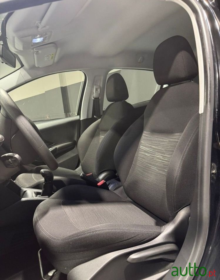 2018' Peugeot 208 Puretech photo #5