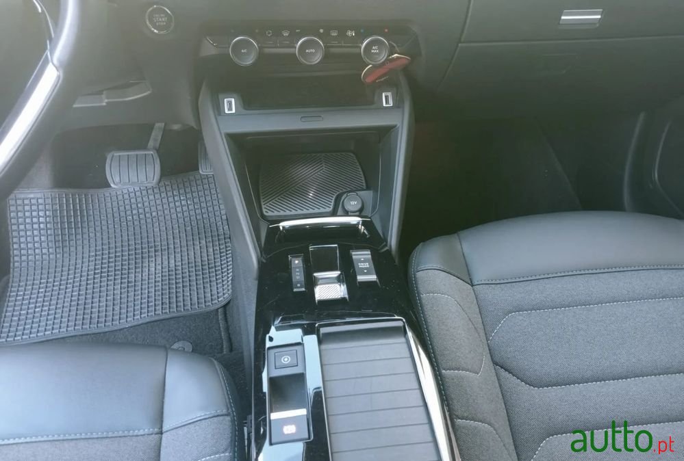 2020' Citroen E-C4 Shine Pack photo #3