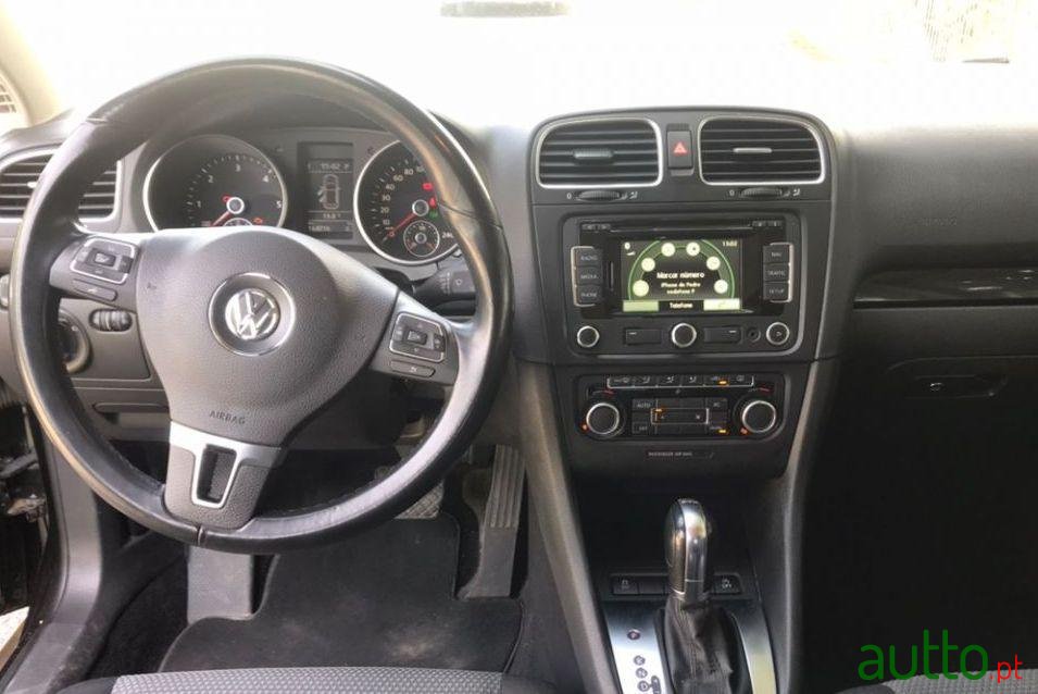 2011' Volkswagen Golf Variant photo #6