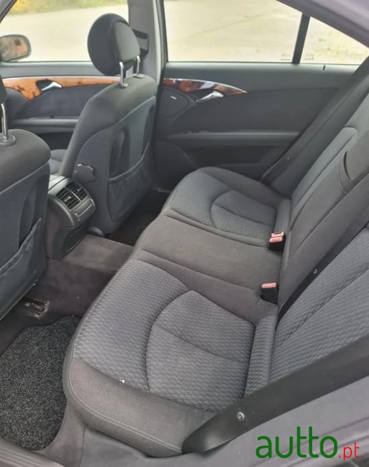 2002' Mercedes-Benz E-270 photo #5