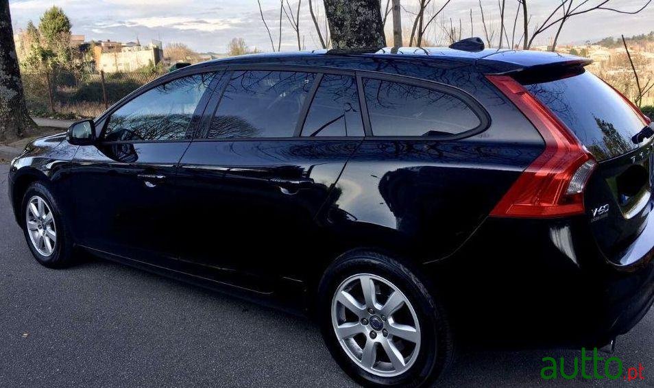 2013' Volvo V60 Kinetic D2 115 Cv photo #1