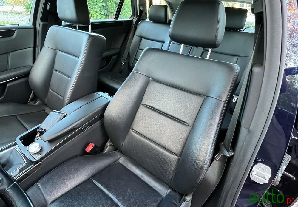 2010' Mercedes-Benz E 250 photo #5