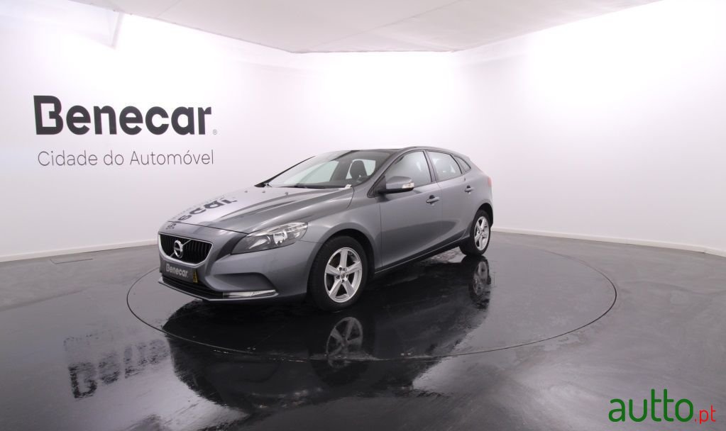 2017' Volvo V40 photo #1