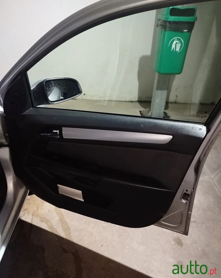 2005' Opel Astra Caravan photo #5