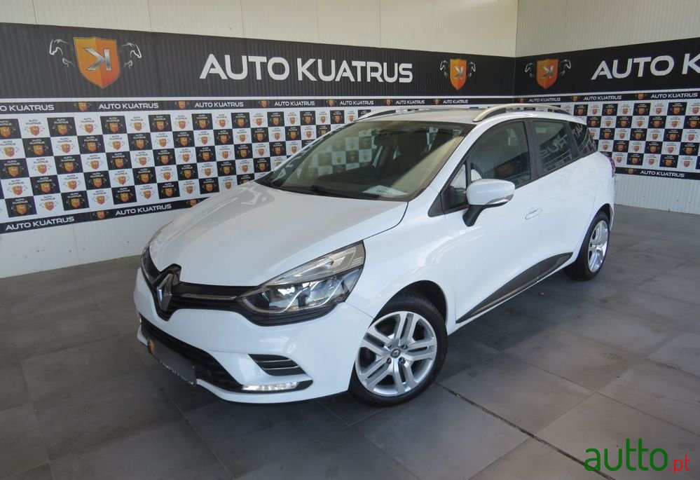2018' Renault Clio Sport Tourer photo #1