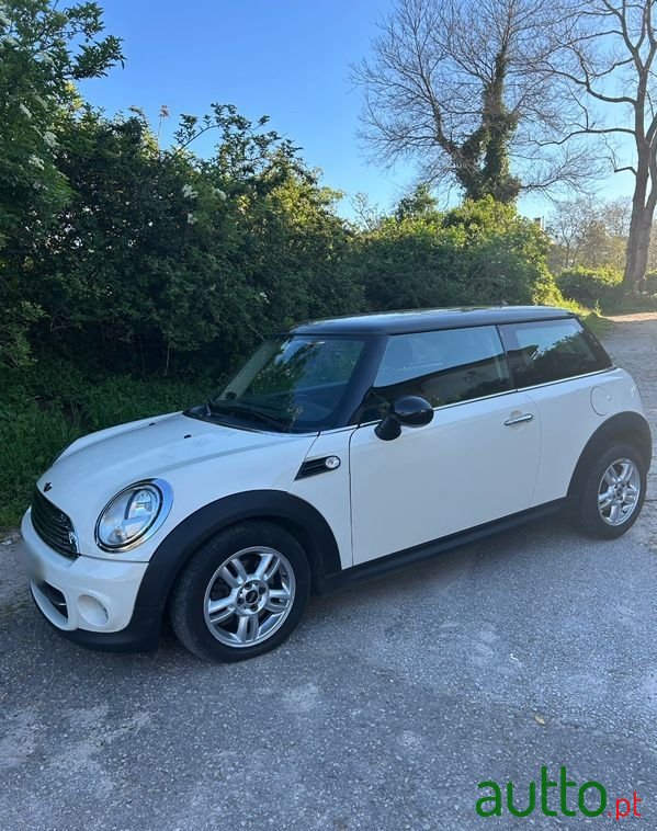 2011' MINI Cooper D photo #1