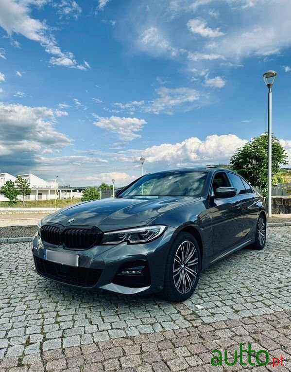 2020' BMW 330 E Pack M Auto photo #3