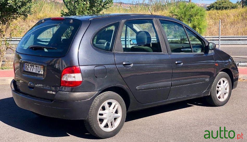 2002' Renault Scenic photo #2