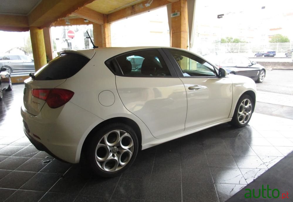 2019' Alfa Romeo Giulietta photo #6