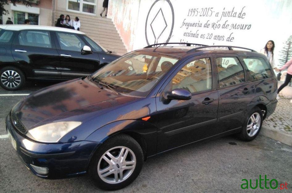 2002' Ford Focus Sw photo #2