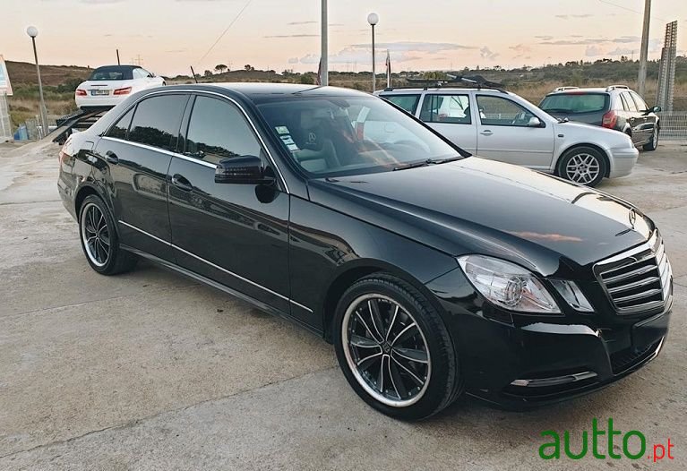 2012' Mercedes-Benz E-200 photo #1