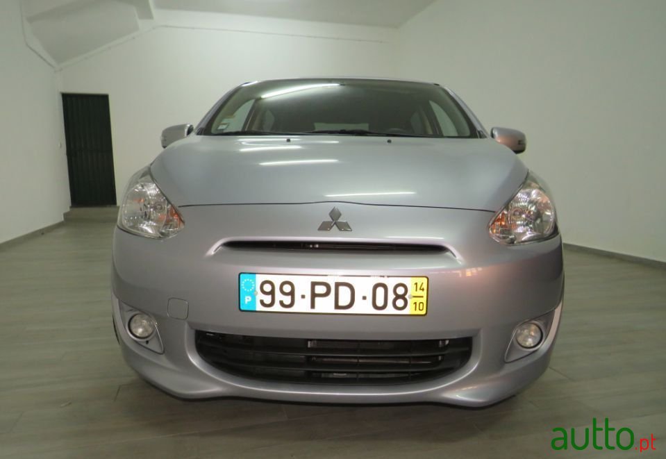 2014' Mitsubishi Space Star photo #2