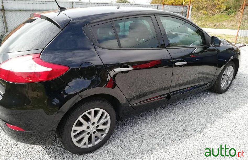 2014' Renault Megane Sport photo #2