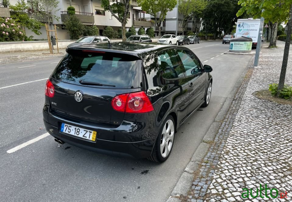 2005' Volkswagen Golf photo #4