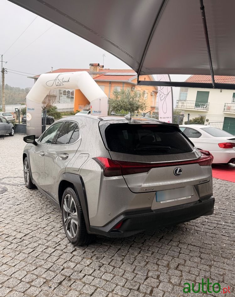 2021' Lexus UX photo #4