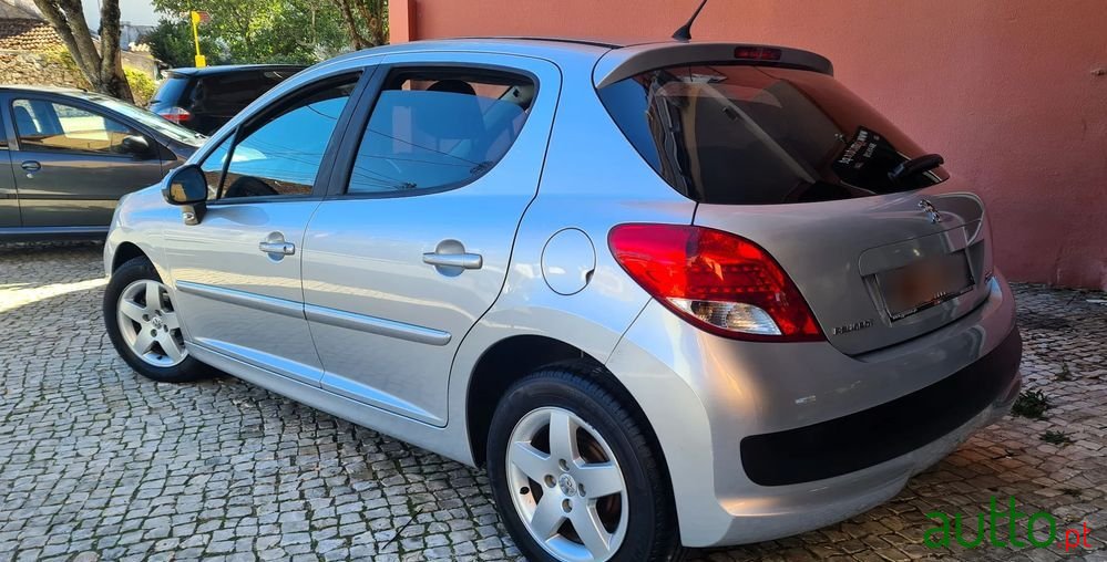2011' Peugeot 207 photo #2