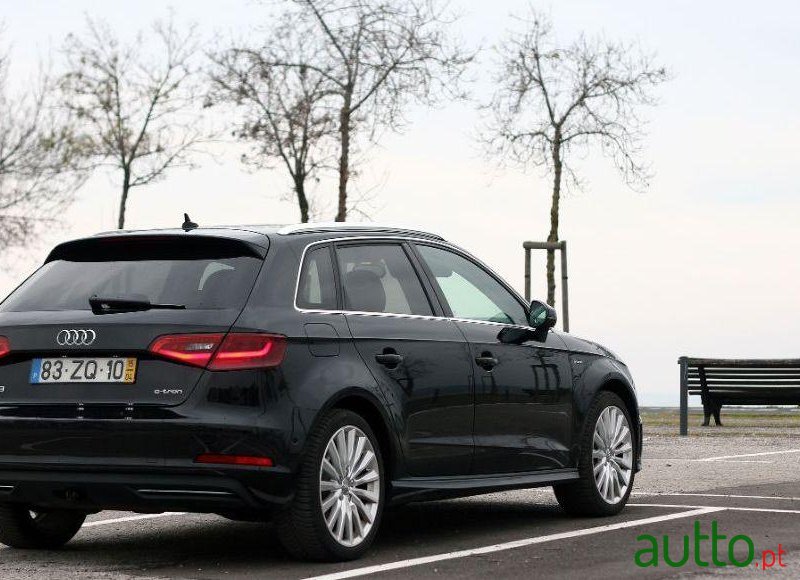 2015' Audi A3 Sport Tourer photo #3