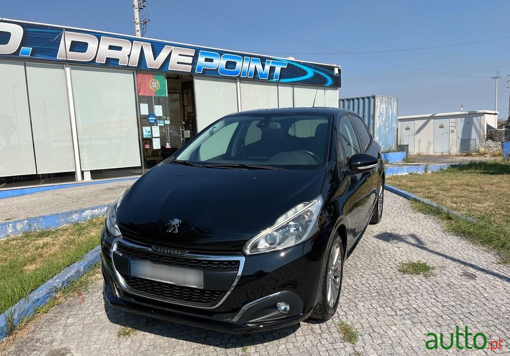 2019' Peugeot 208 photo #2