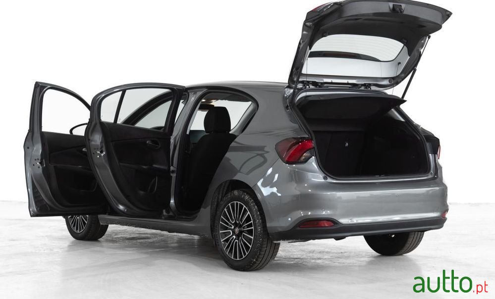 2022' Fiat Tipo photo #5