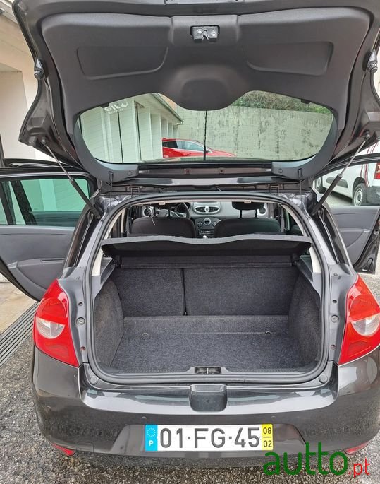 2008' Renault Clio photo #2