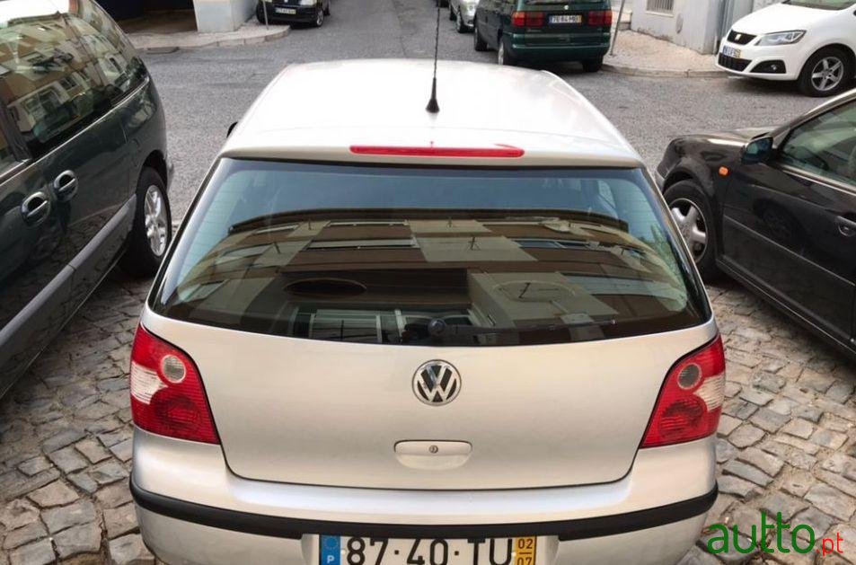 2002' Volkswagen Polo photo #1