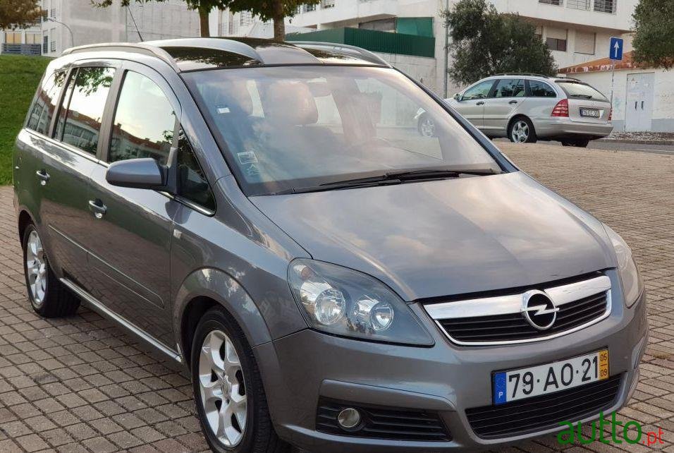 2005' Opel Zafira photo #2
