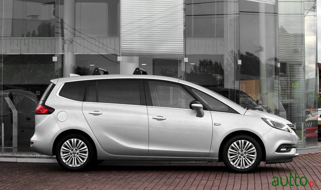 2017' Opel Zafira photo #4