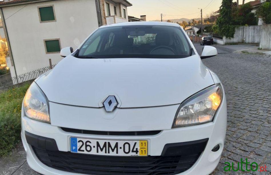 2012' Renault Megane photo #2