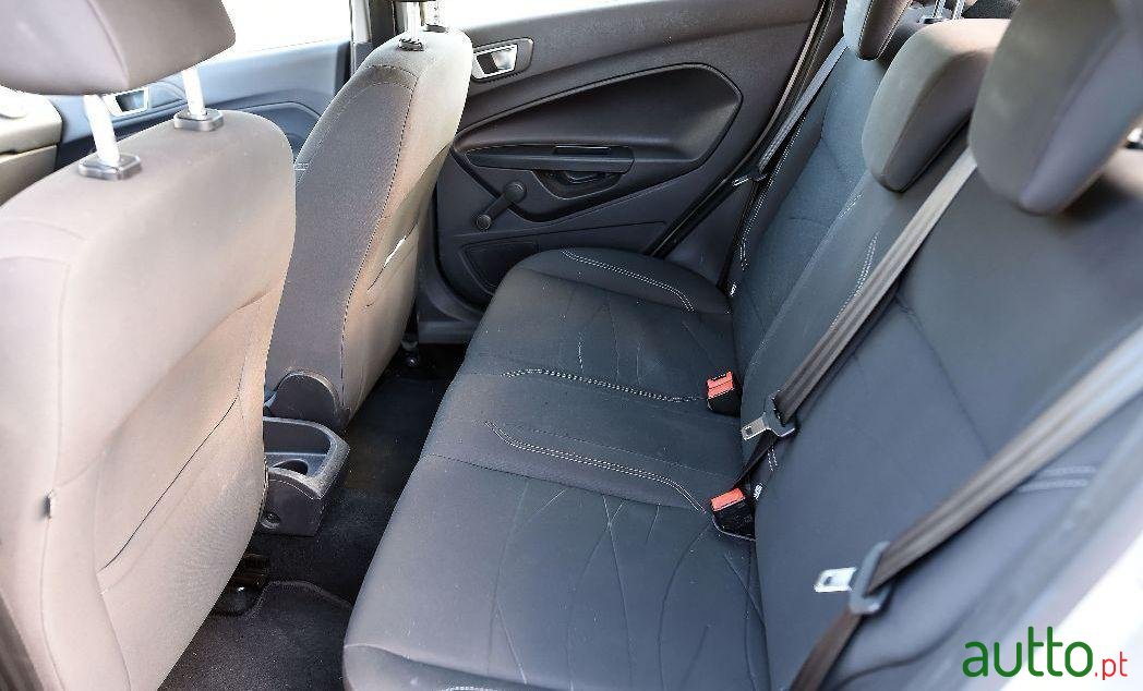 2014' Ford Fiesta 1.6 Tdci photo #2