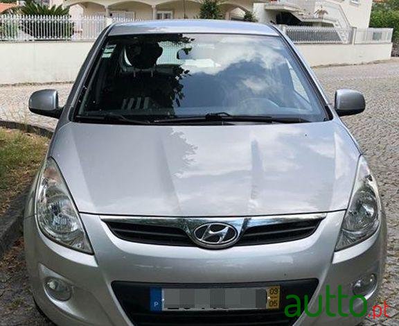2009' Hyundai i20 1.4 Crdi photo #2