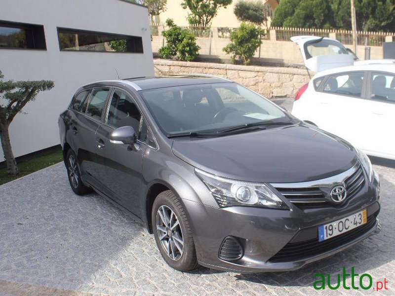 2013' Toyota Avensis 2.0 D4D 125Cv photo #1