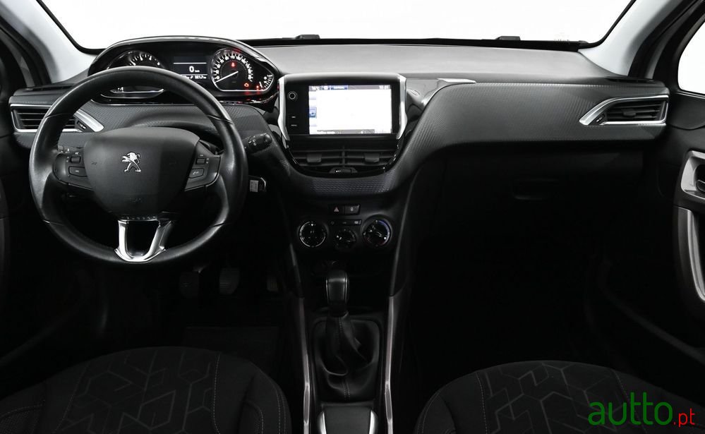 2016' Peugeot 2008 1.2 Puretech Style photo #3