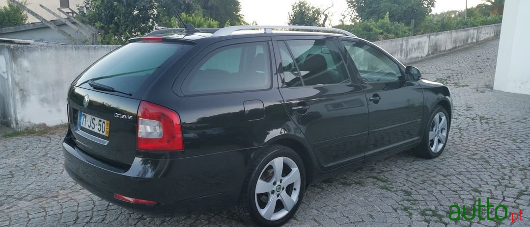 2010' Skoda Octavia Break photo #2