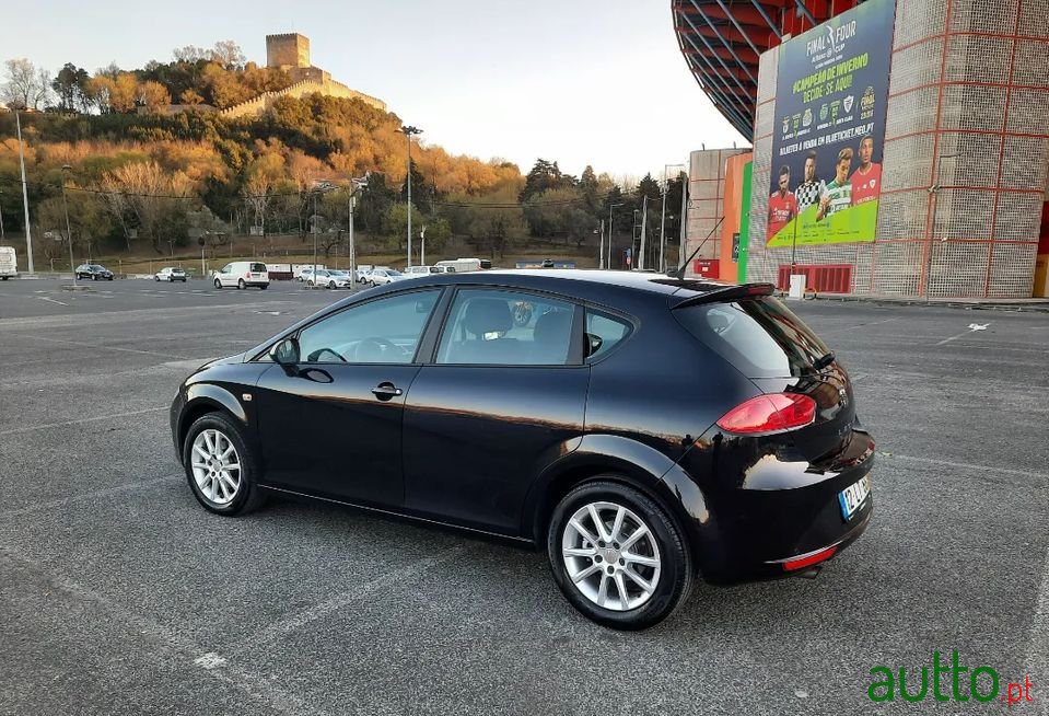 2011' SEAT Leon photo #3