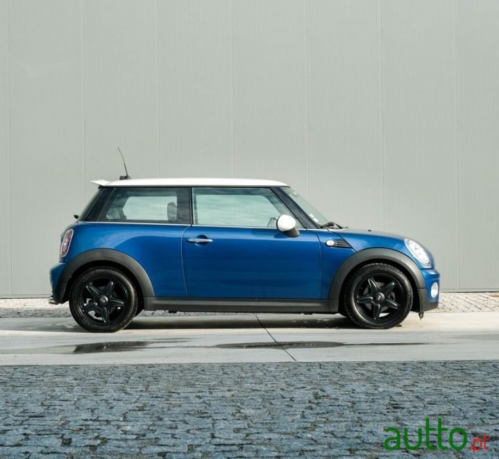 2009' MINI Cooper photo #2